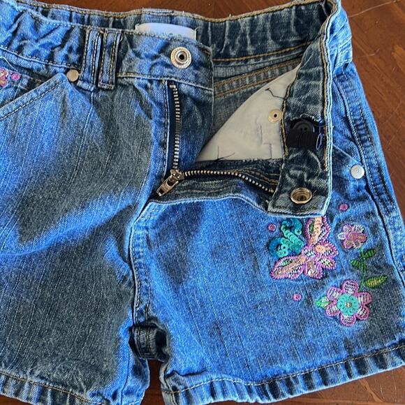 Circo Girls S 6/6X Blue Denim Jeans Shorts with Sequin and Embroidery - Picture 4 of 9